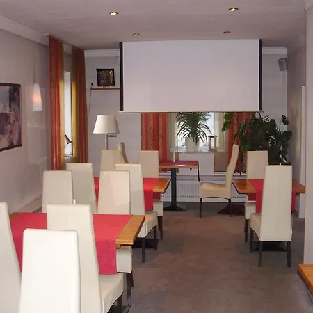 Hotel Garni Loehr 3*